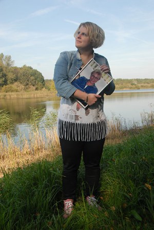 mg-1424-mijn-geheim-fotoshoot-anika-in-2014-met-foto-mama-2-staande-foto